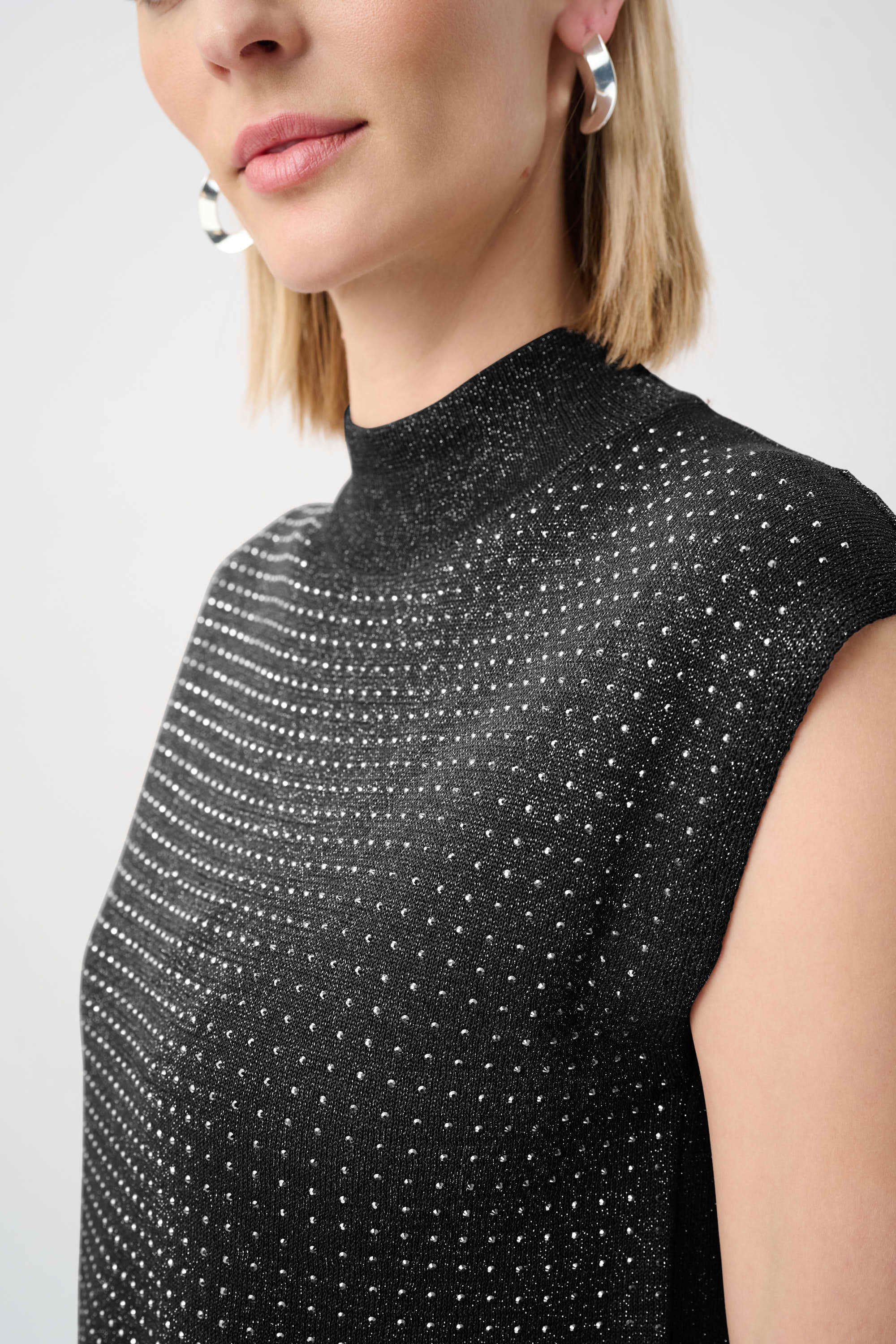 Sleevless Pullover Top