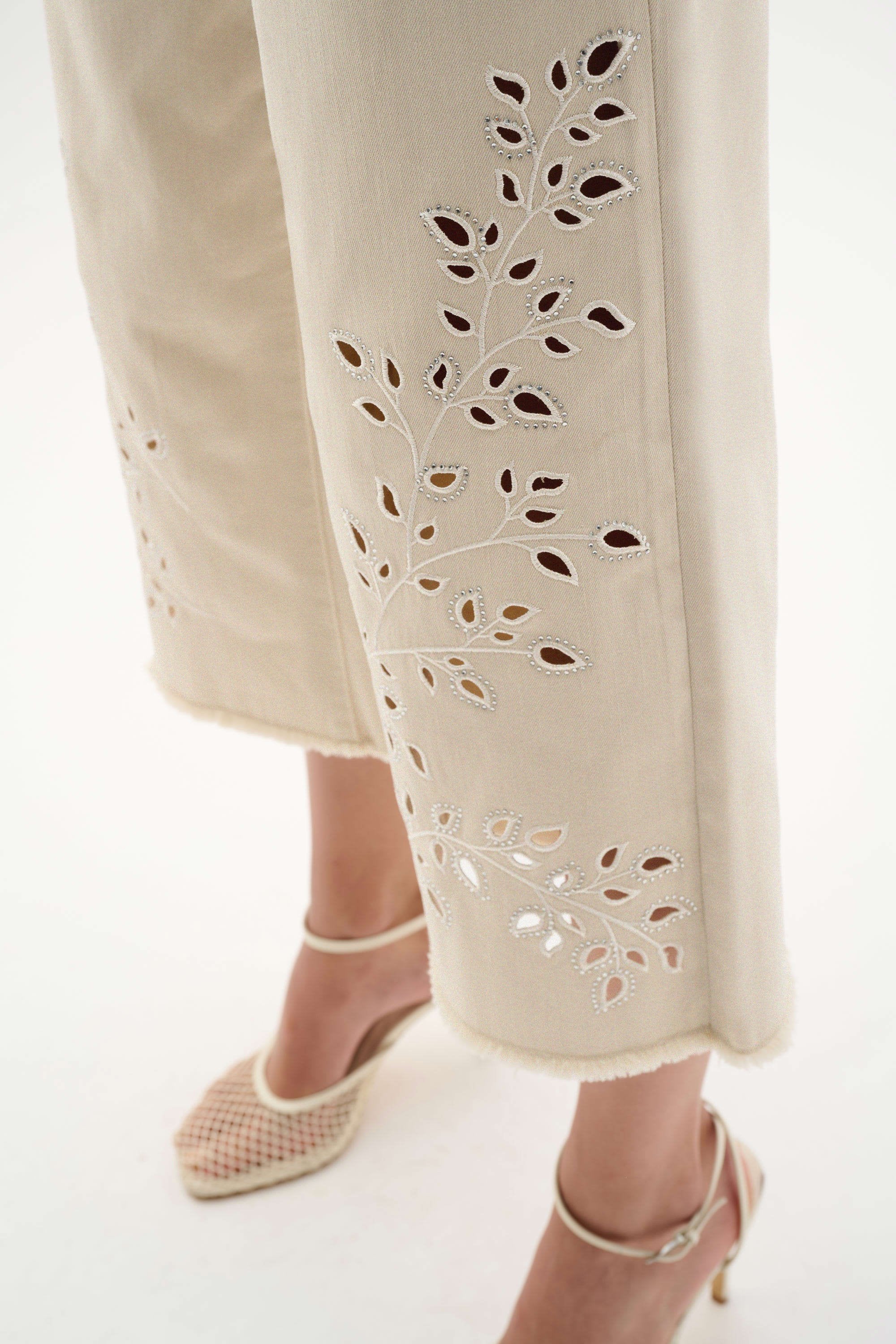 Eyelet Embroidery Crop Jeans