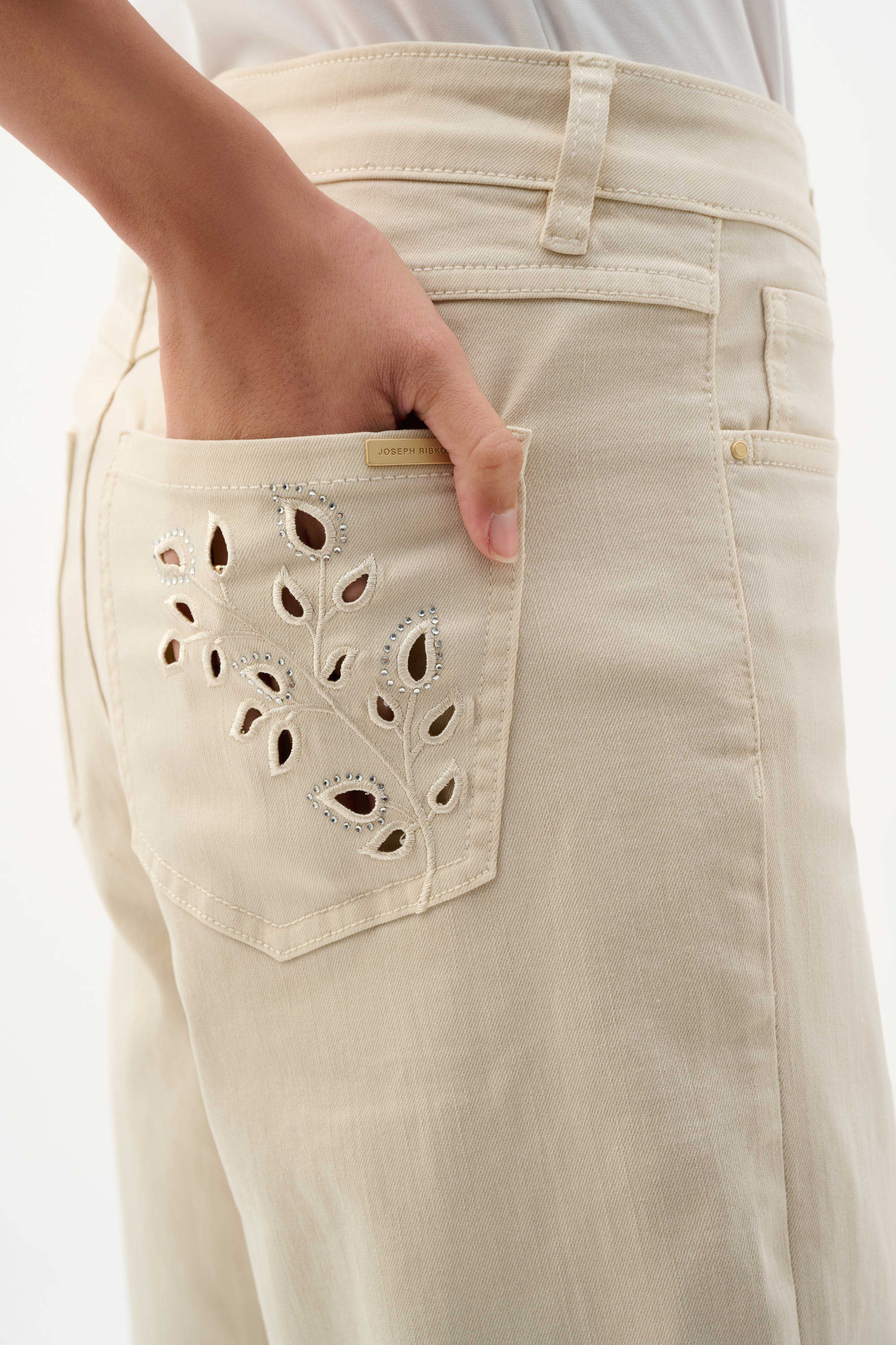 Eyelet Embroidery Crop Jeans