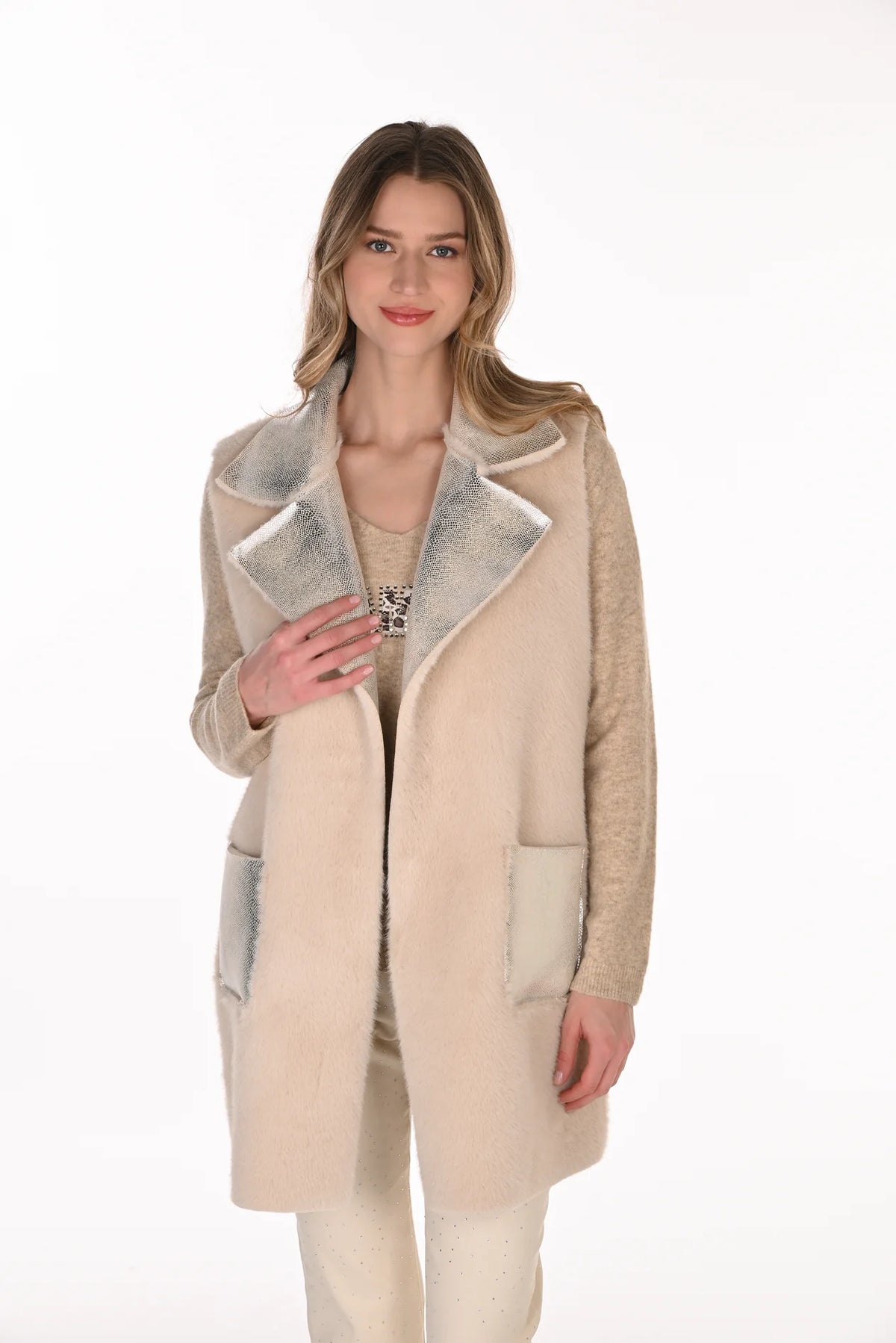 Frank Lyman Reversible Jacket With Patch Pockets - Style 263104