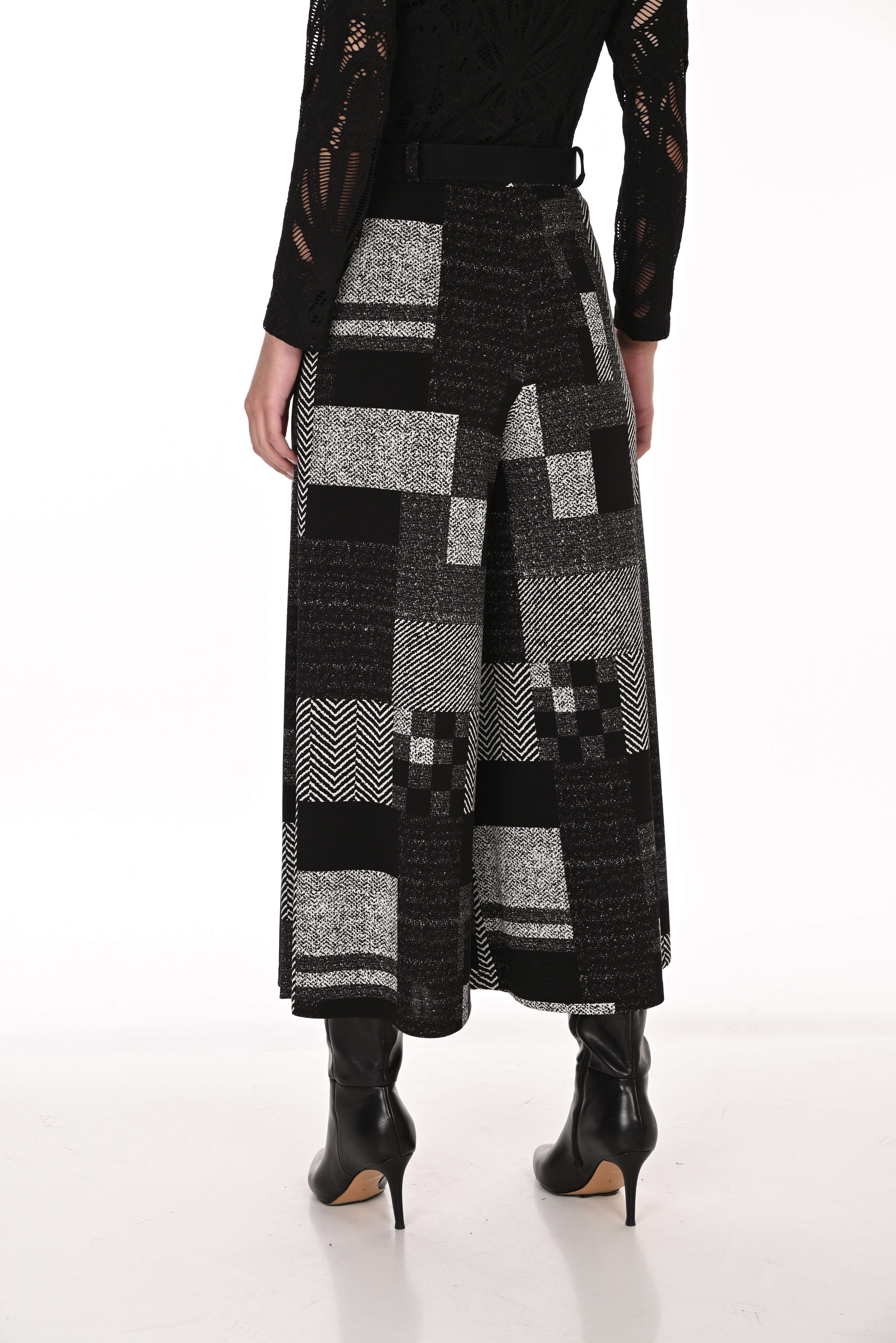 Geo Pattern Wide-Leg Crop Pant