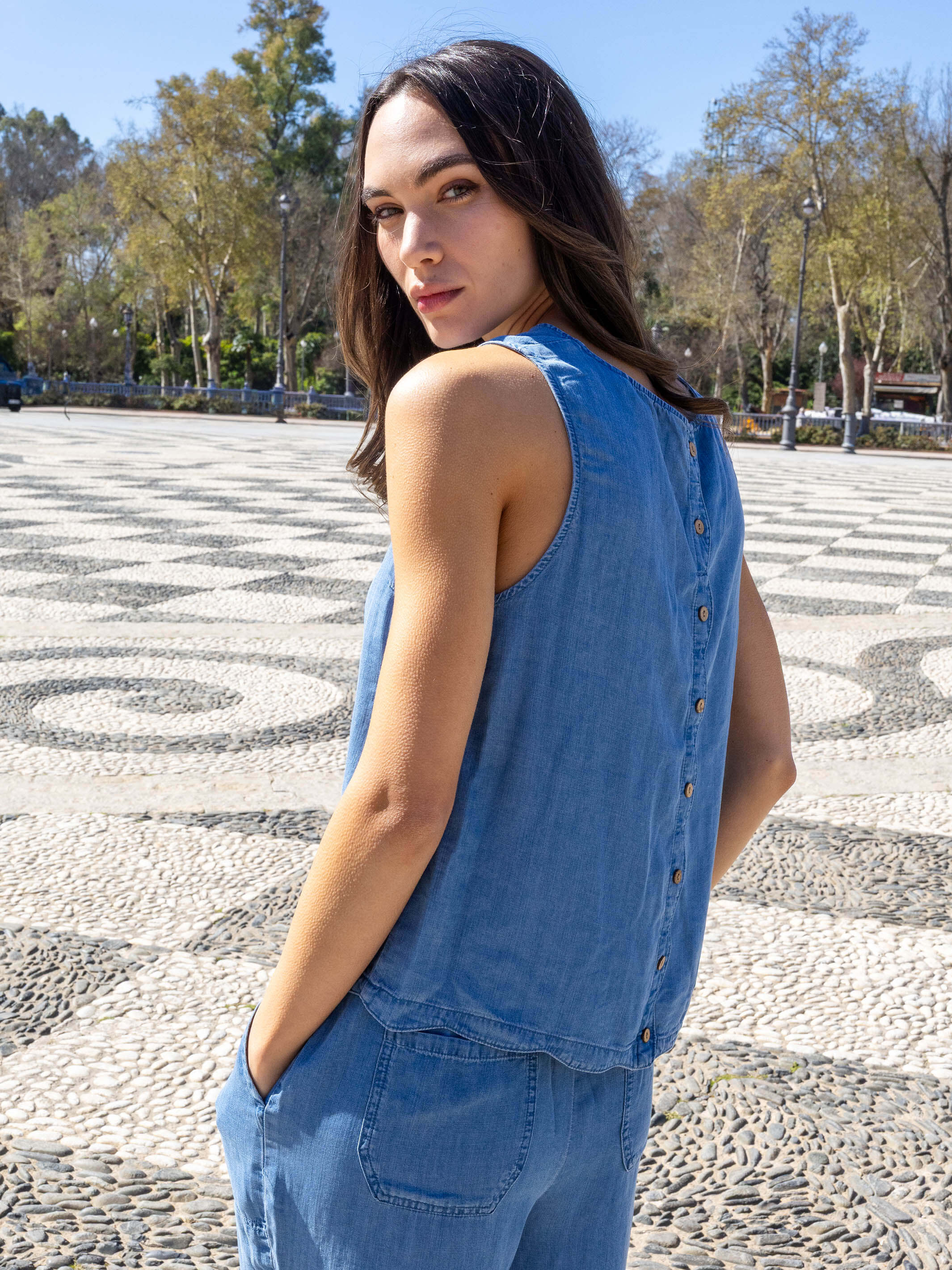 Sleeveless Scallop-Hem Top